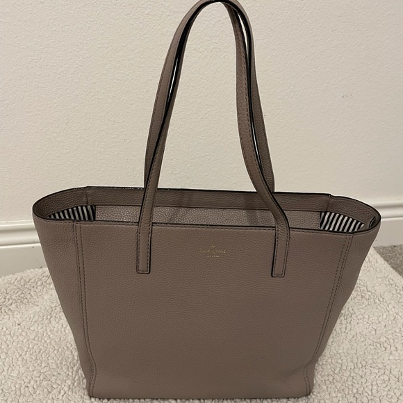 kate spade Handbags - Kate Spade Tote